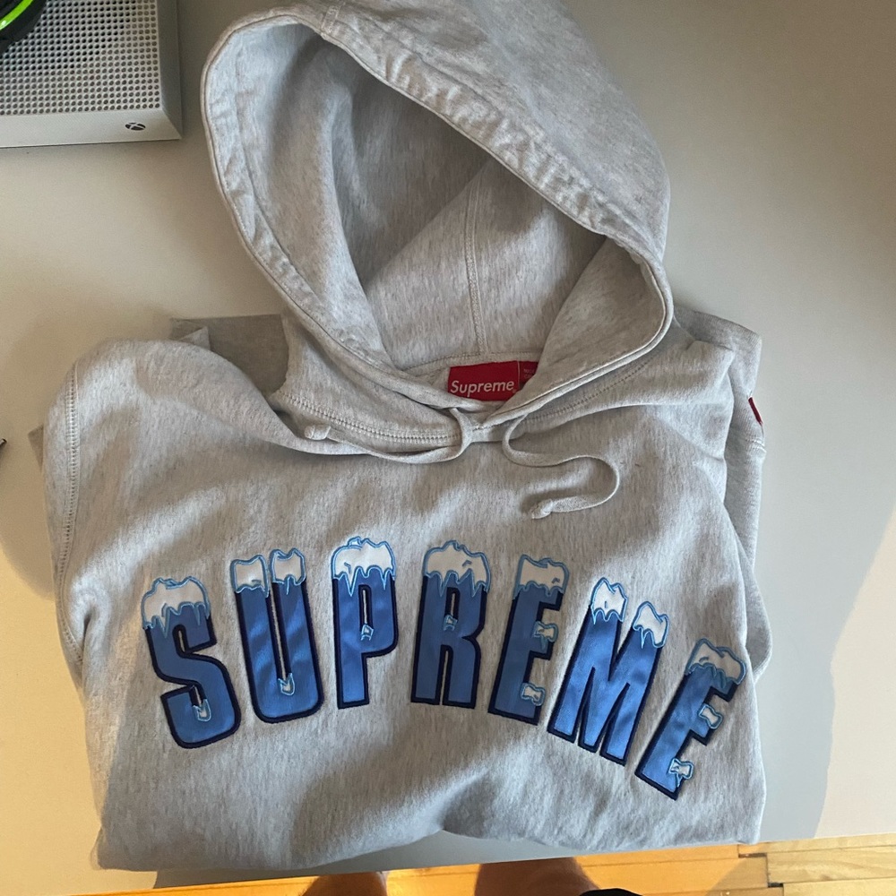 Supreme Hoodie